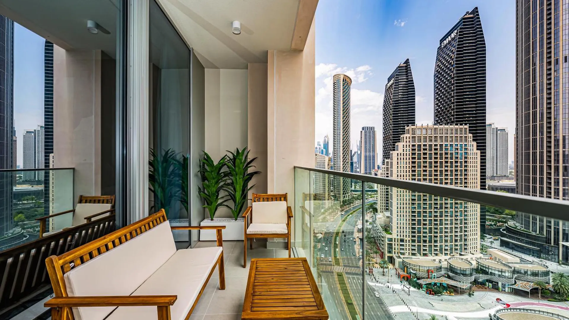 Luxury 4Br Apt-Iconic Burj Khalifa &Fountain Views Dubai Apartment