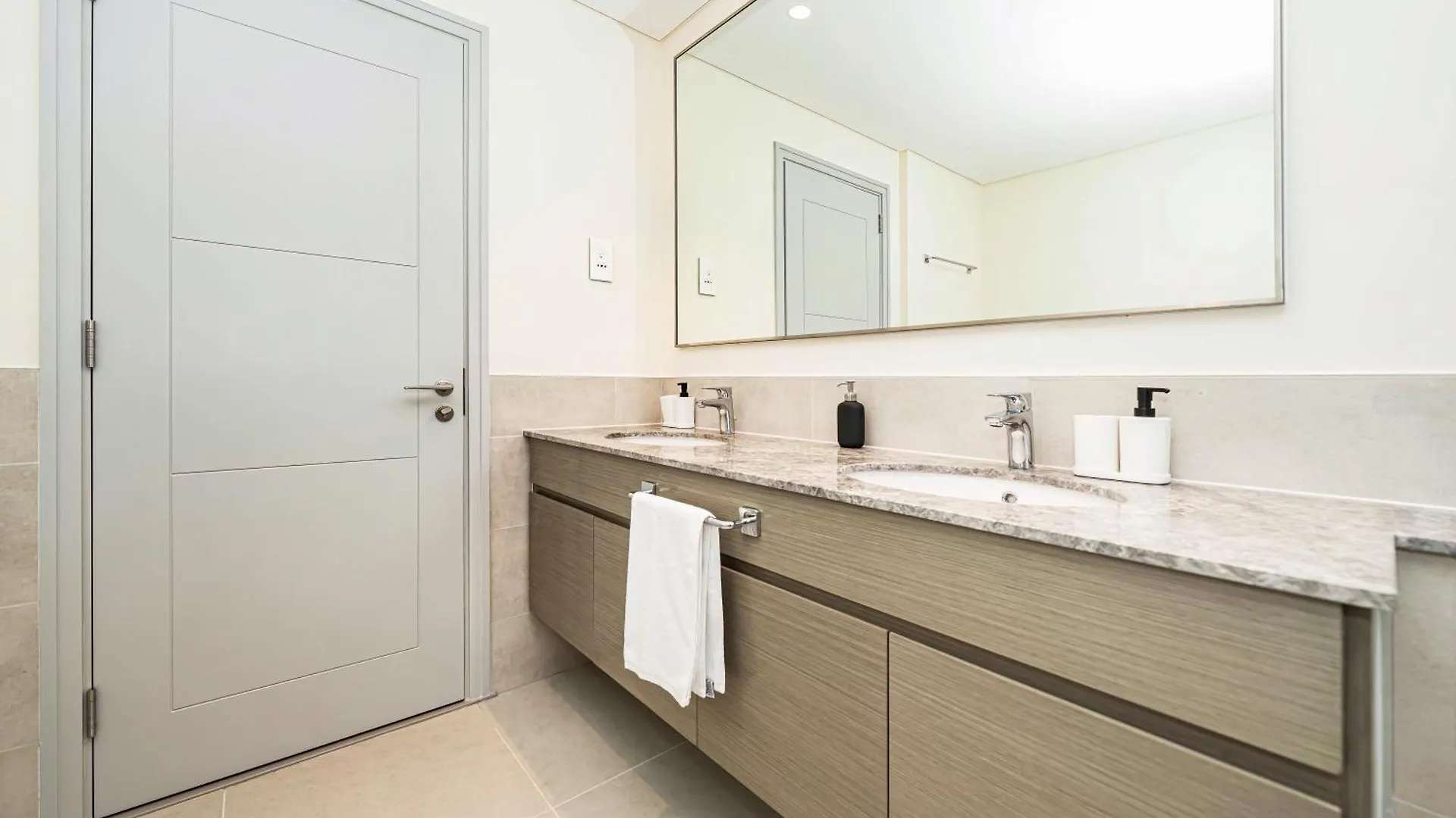 Luxury 4Br Apt-Iconic Burj Khalifa &Fountain Views Dubai Apartment