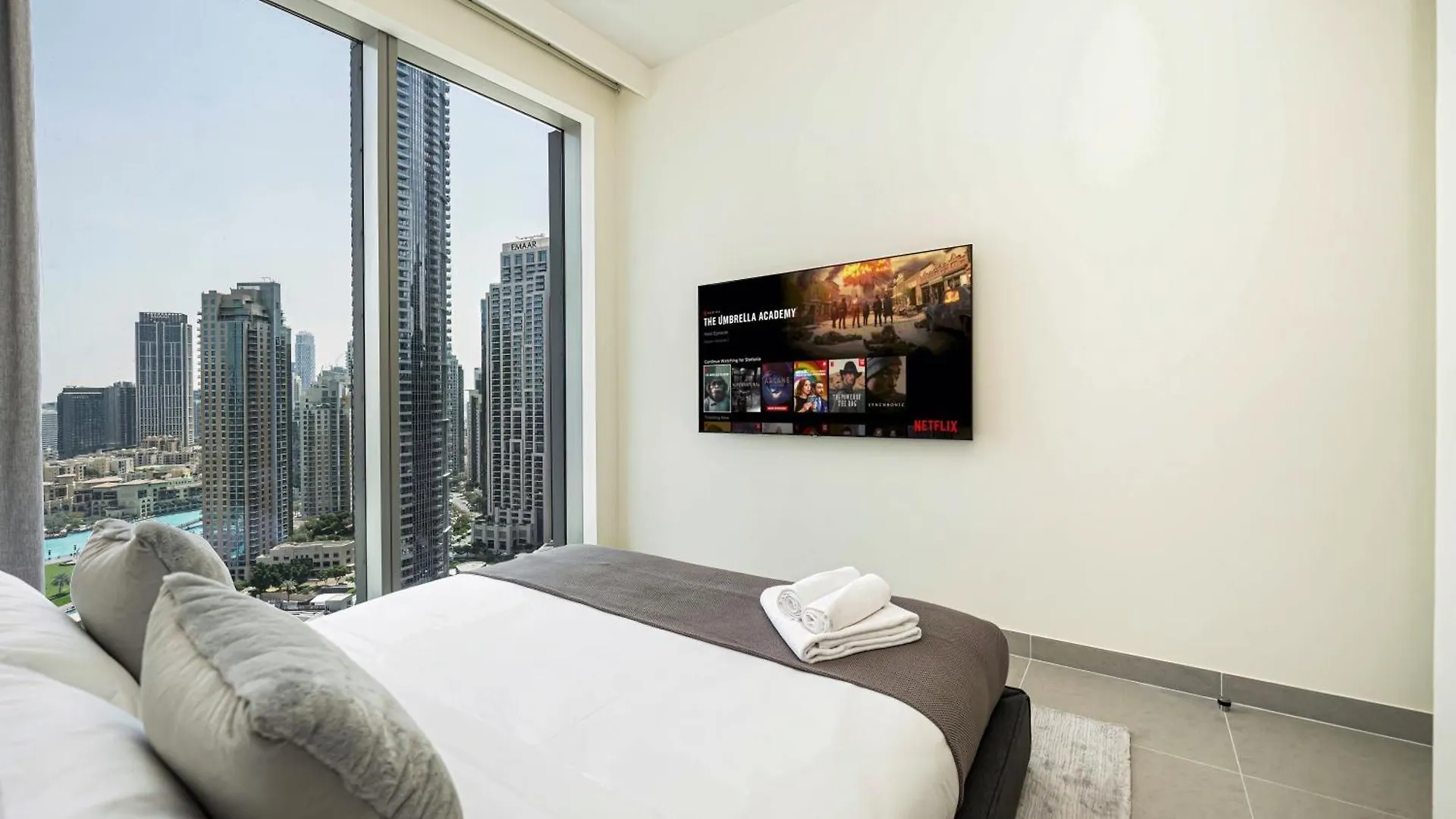 Luxury 4Br Apt-Iconic Burj Khalifa &Fountain Views Dubai Apartment